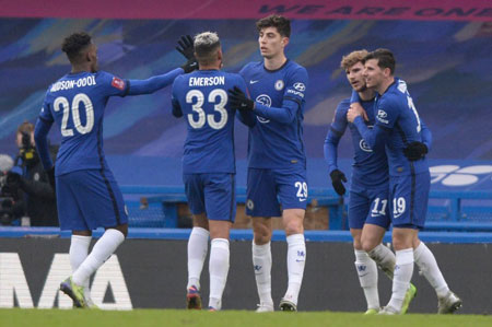 八村塁：看到浓眉身穿蓝色球衣而不是黄色，我还是会感觉奇怪（八村塁：浓眉穿蓝衣而非黄衣时，我依然觉得不习惯）