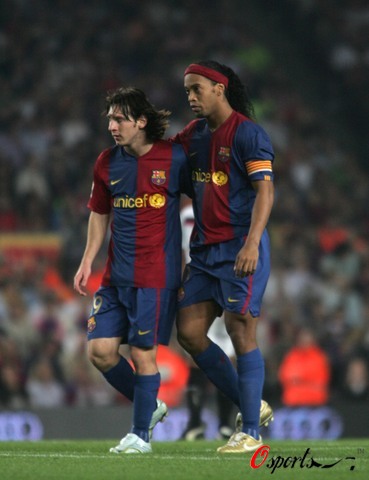 琼斯：我们一直都支持斯洛特，萨拉赫的情况轮不到我点评（琼斯：我们始终力挺斯洛特，萨拉赫的事不便置评）