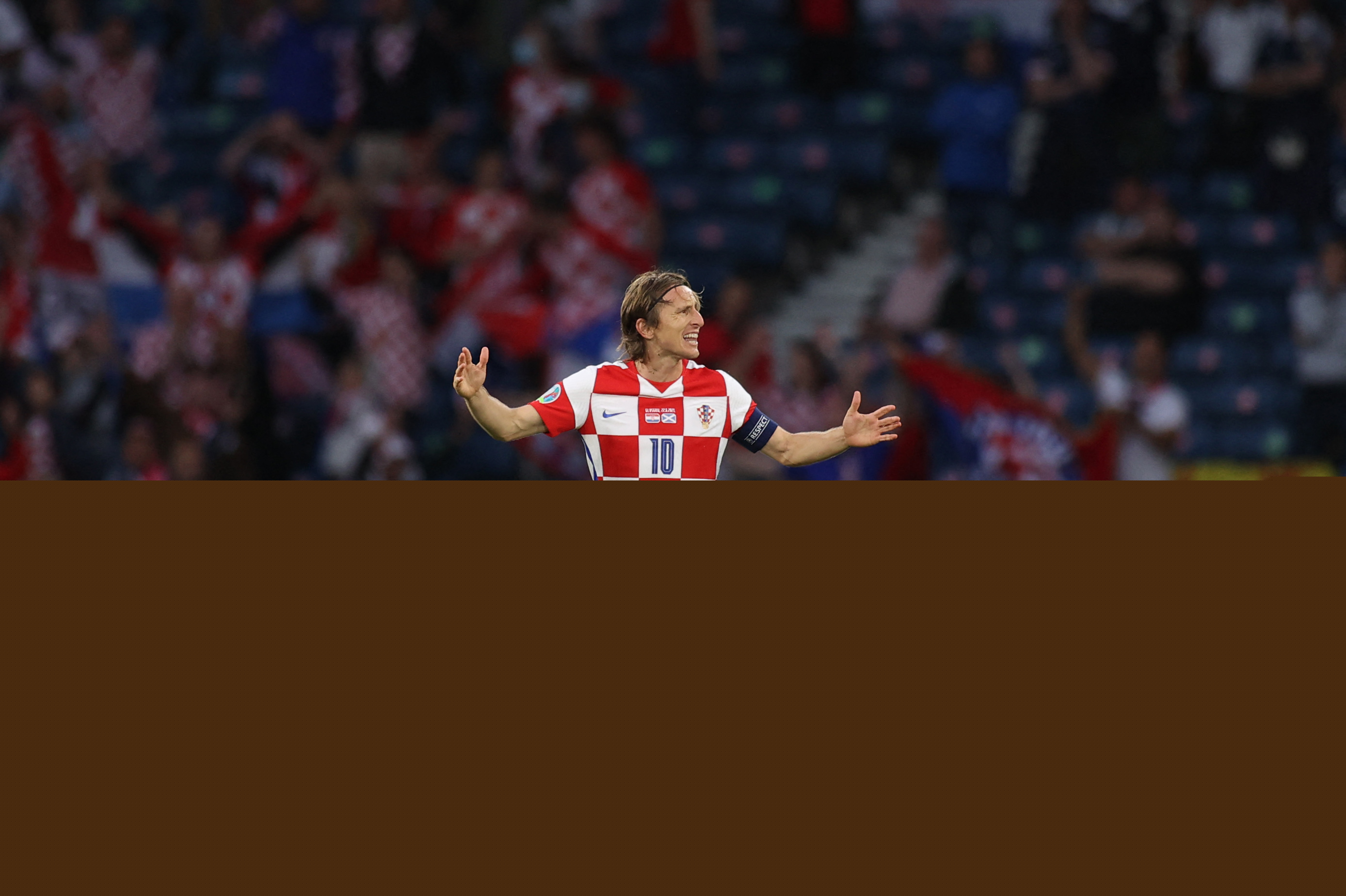 费尔明用一个词汇形容队友：费兰“鲨鱼”、佩德里“魔术”（费尔明一词评队友：费兰“鲨鱼”、佩德里“魔术”）