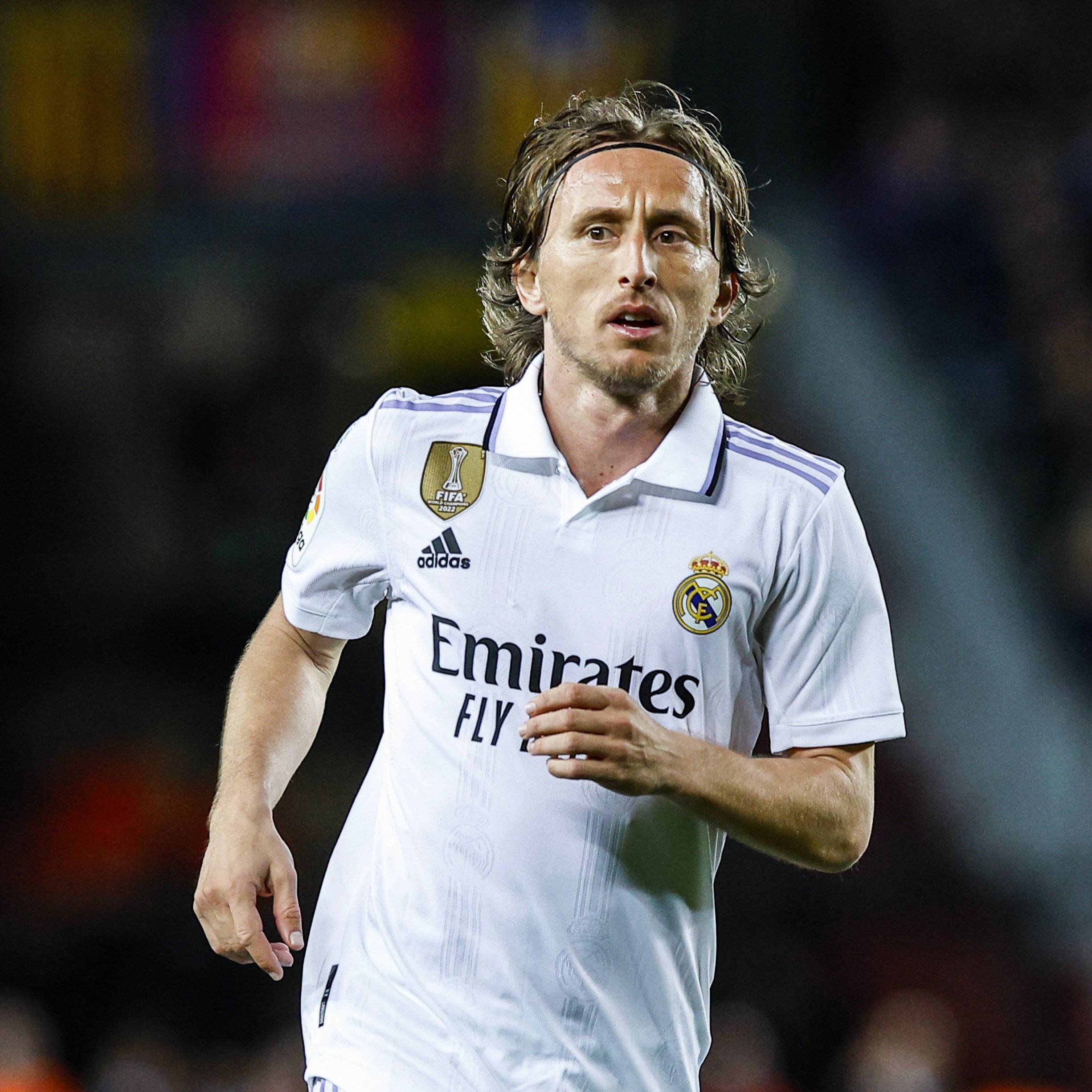 跟队记者：阿莱格里明确要求冬窗买前锋；米兰没考虑齐尔克泽（随队记者：阿莱格里明确要冬窗引进前锋，米兰暂未考虑齐尔克泽）