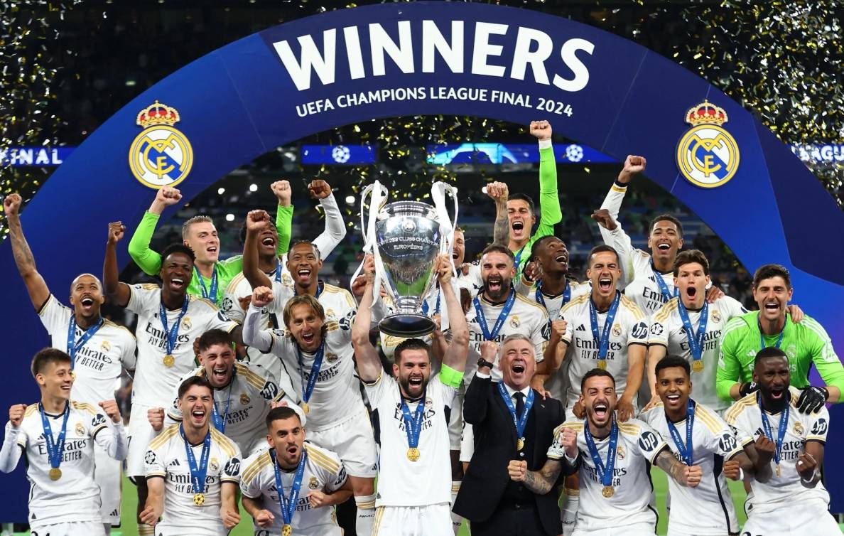 半场：莱比锡2-0法兰克福，哈德、鲍姆加特纳相互传射（半场战报：莱比锡2-0领先法兰克福，哈德与鲍姆加特纳互送传射）