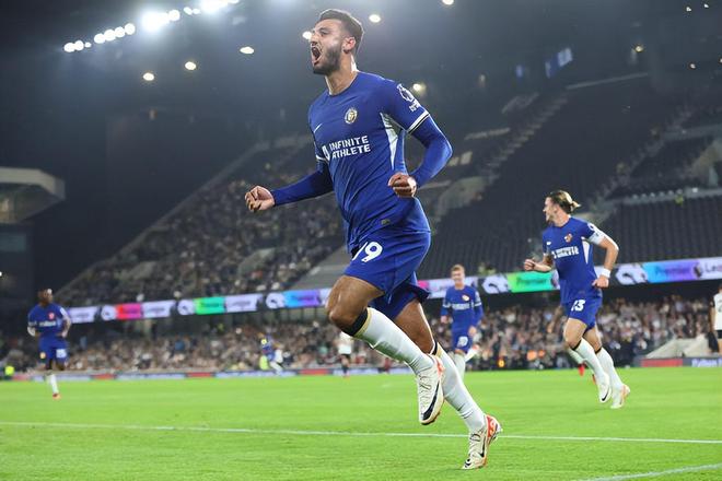 世体：阿根廷将于周四进行公开训练，预计将有近2万名球迷观看（世体：阿根廷周四开放训练课，预计吸引近两万球迷到场）