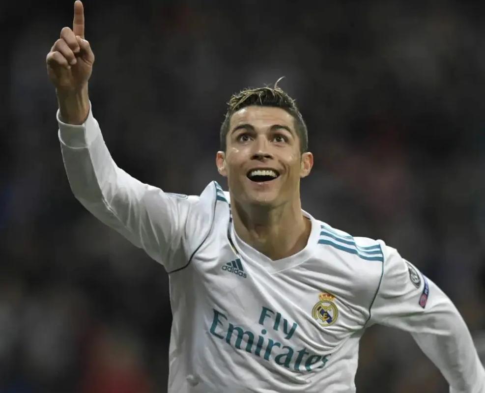 米体：那不勒斯冬窗急需补腰，已联系曼联询问引进梅努可行性（米体：那不勒斯冬窗亟需中场补强，已向曼联咨询梅努加盟可行性）