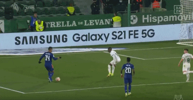 斯洛特：对阵皇马这种球队要持续压迫，绝不能在防线后留空间（斯洛特：对皇马要全程施压，防线身后不能给空间）