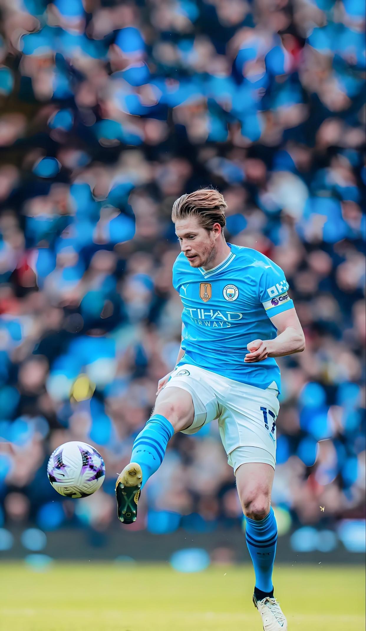 FIFA裁判主席：阿拉伯杯将试点新规，受伤球员罚下场2分钟（国际足联裁判负责人：阿拉伯杯将试行新规，受伤球员需离场2分钟）